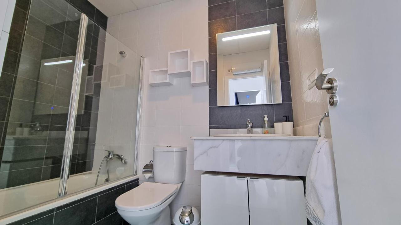 Slyline 40 Lujoso Apartamento De 1 Dormitorio - Muy Soleado Μπένιντορμ Εξωτερικό φωτογραφία